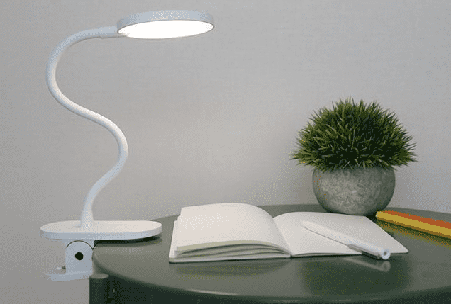 Пример использования настольной лампы Xiaomi Yeelight J1 Pro LED Clip-on Table Lamp